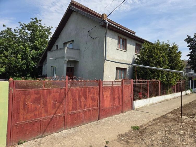 Casă individuală cu 5 camere cu Canalizare în Peciu Nou