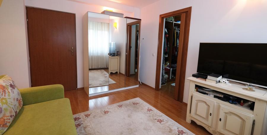 Casă individuală cu 5 camere cu Canalizare în Cornetu