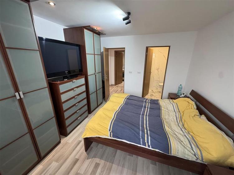 Apartament cu 3 camere decomandat, mobilat în Ultracentral