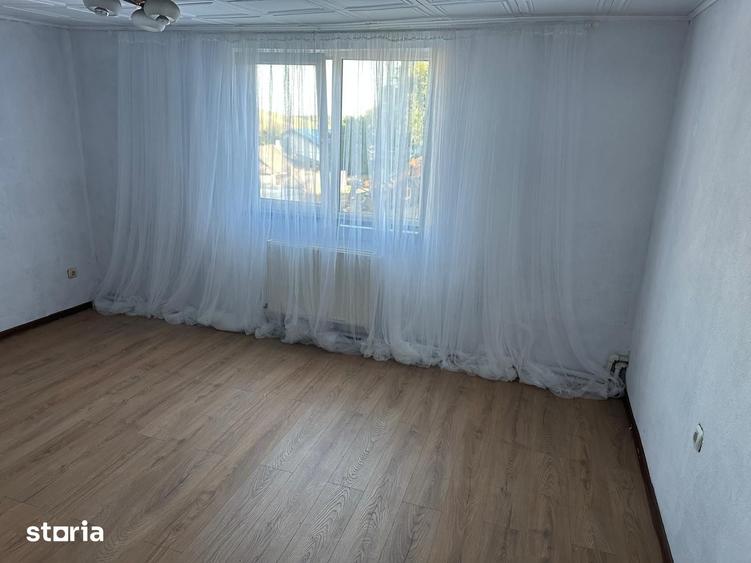 Casă cu 6 camere cu Teren 1054 Mp în Central