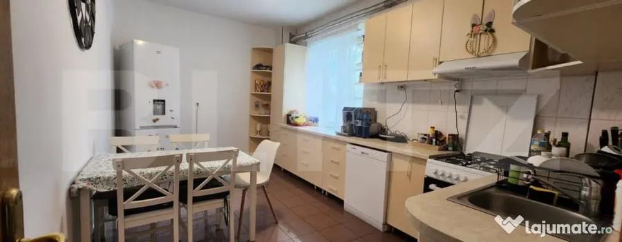 Casă cu 12 camere cu Teren 1372 Mp în Platou