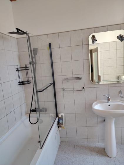 Apartament cu 6 camere decomandat, mobilat în Victoriei
