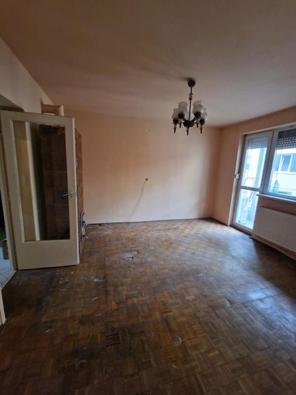 Apartament cu 3 camere semidecomandat în Ultracentral