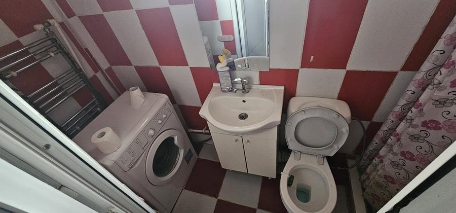 Garsonieră decomandată în Titan