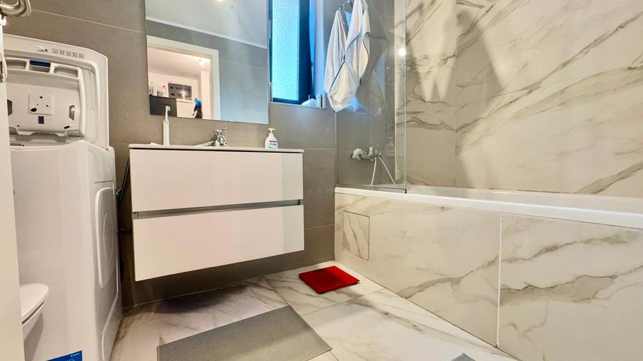 Apartament cu 2 camere semidecomandat în P-ta Presei Libere