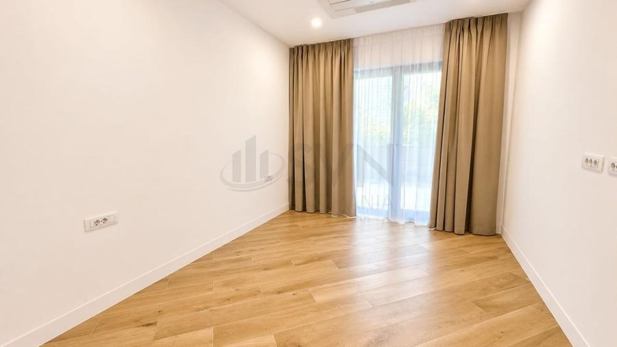 Apartament cu 4 camere decomandat în Ștefan cel Mare