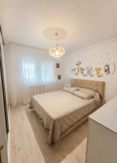 Apartament cu 3 camere decomandat, mobilat în P-ța Unirii