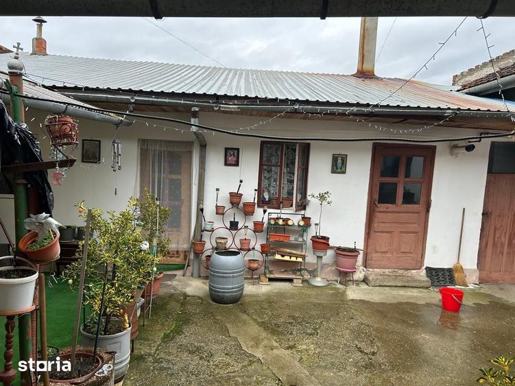 Casă cu 3 camere cu Teren 532 Mp în Central