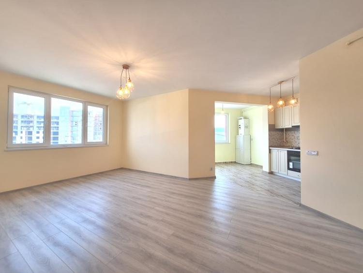 Apartament cu 3 camere semidecomandat, mobilat în Florești — fotografia 2