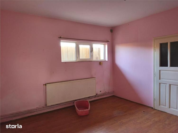 Casă cu 4 camere cu Teren 1255 Mp în 7 Noiembrie