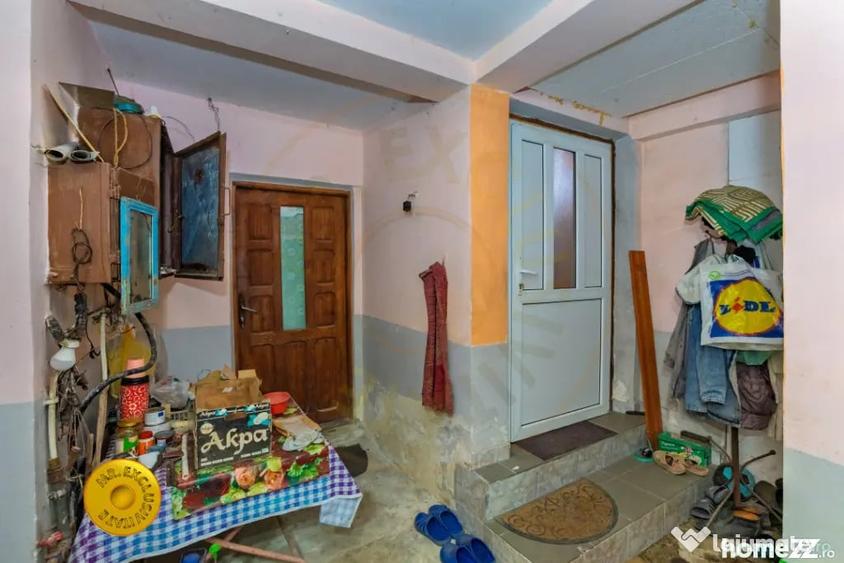 Casă cu 5 camere cu Teren 5232 Mp în Căldăraru
