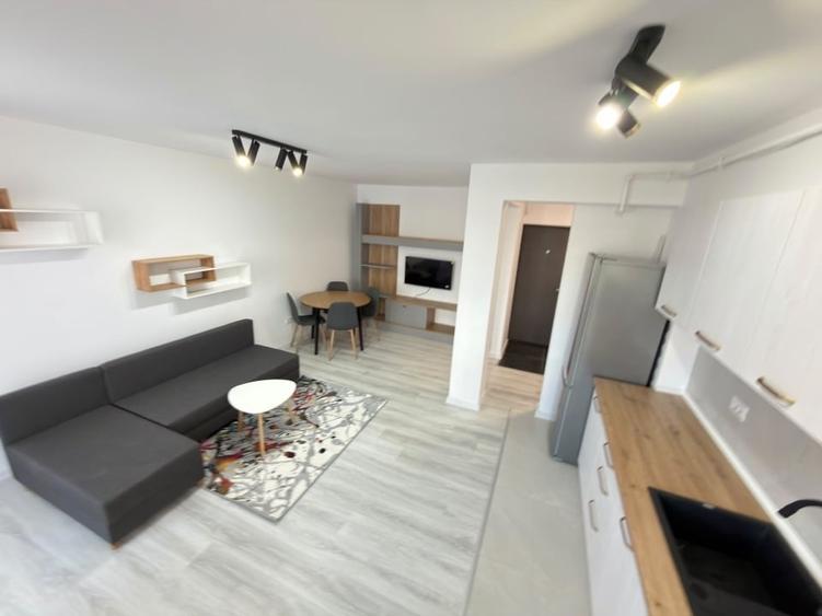 Apartament cu 2 camere semidecomandat, mobilat în Central