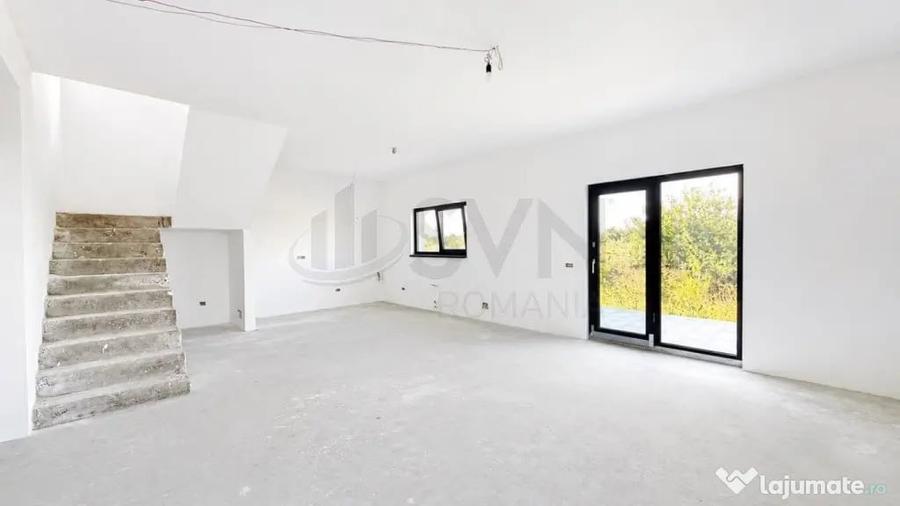 Casă cu 7 camere cu Teren 400 Mp în Corbeanca