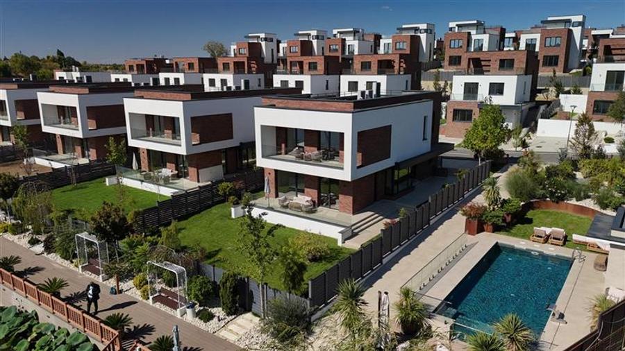 Casă individuală cu 4 camere cu Piscina în Snagov