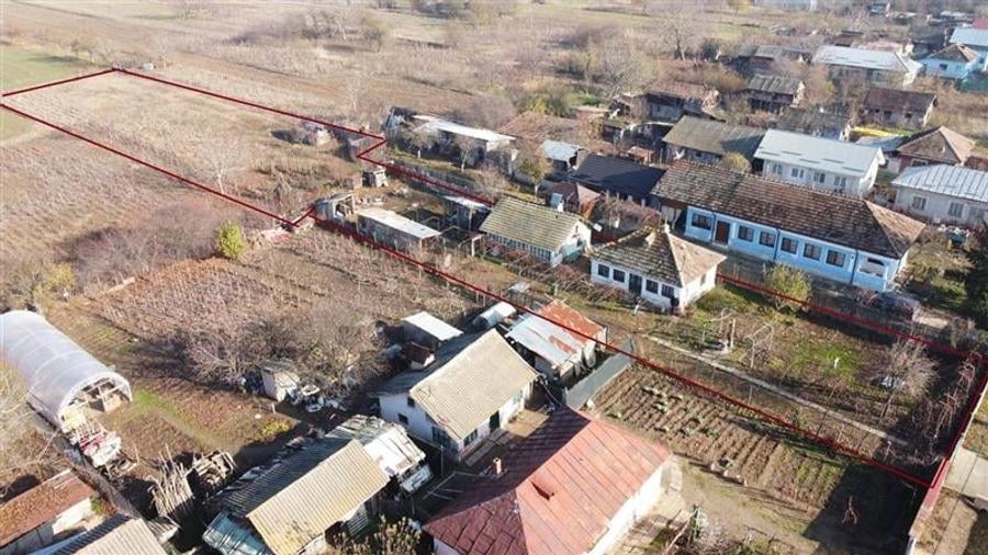Casă individuală cu 4 camere cu Teren 2066 Mp în Ghindeni
