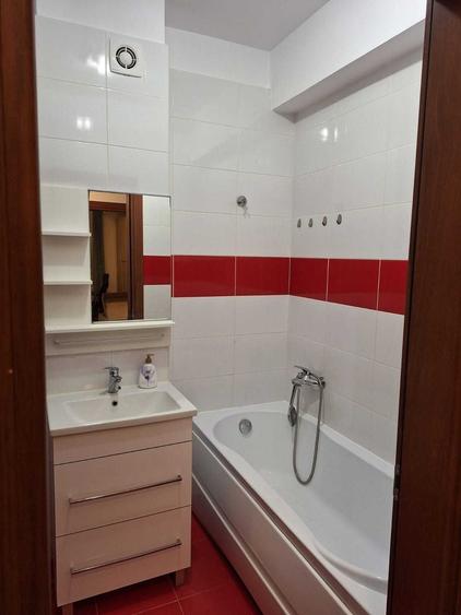 Apartament cu 2 camere decomandat în Titan