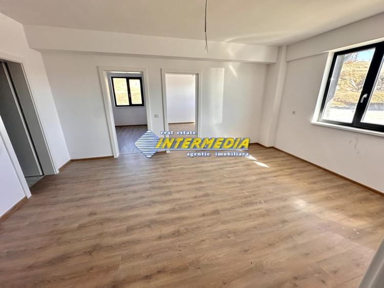 Apartament cu 3 camere decomandat în Cetate