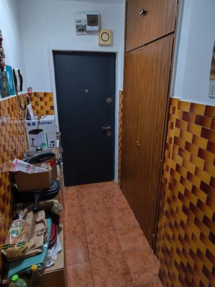 Apartament cu 3 camere decomandat în Drumul Taberei