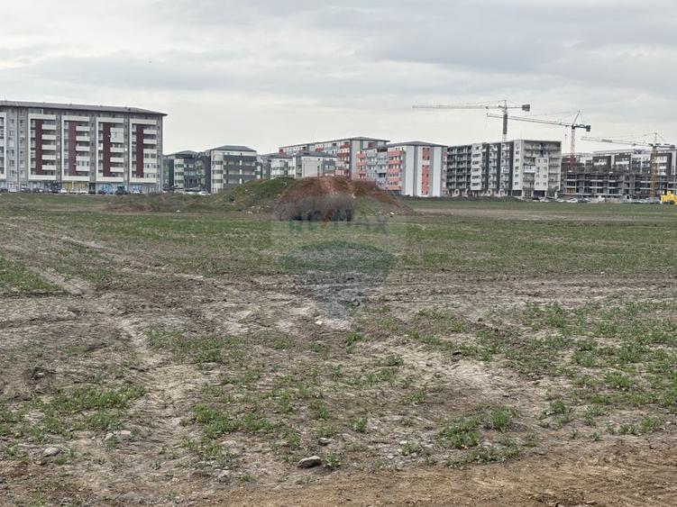 Teren agricol intravilan de 12651 mp, în Central