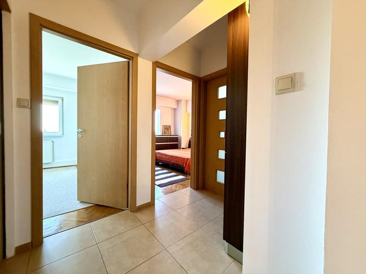 Apartament cu 3 camere decomandat, mobilat în Aradului