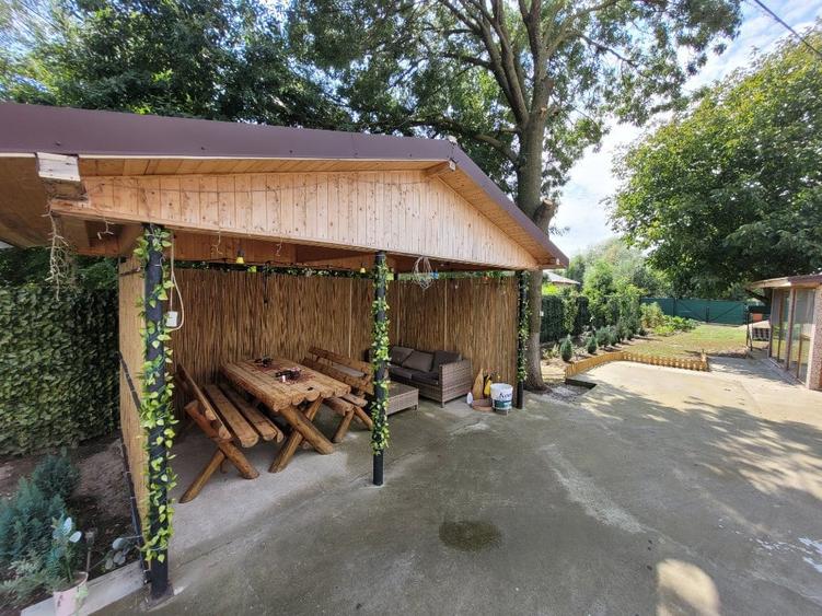 Casă cu 5 camere cu Teren 3500 Mp în Ungureni (Gherghița)