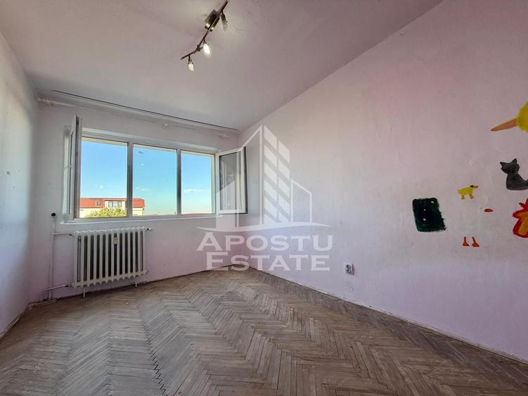 Apartament cu 2 camere semidecomandat în Spitalul Județean
