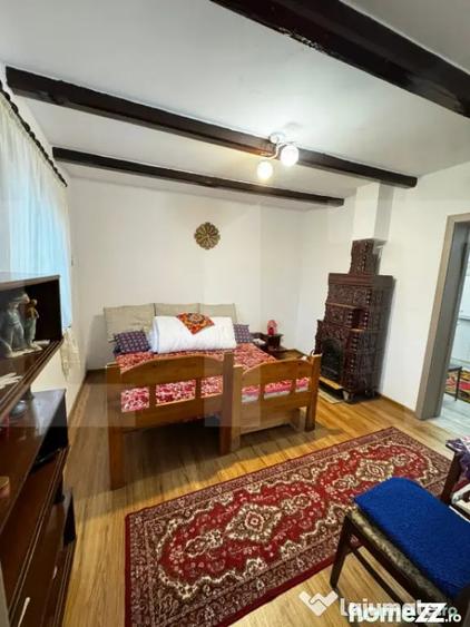 Casă cu 2 camere cu Teren 2930 Mp în Central