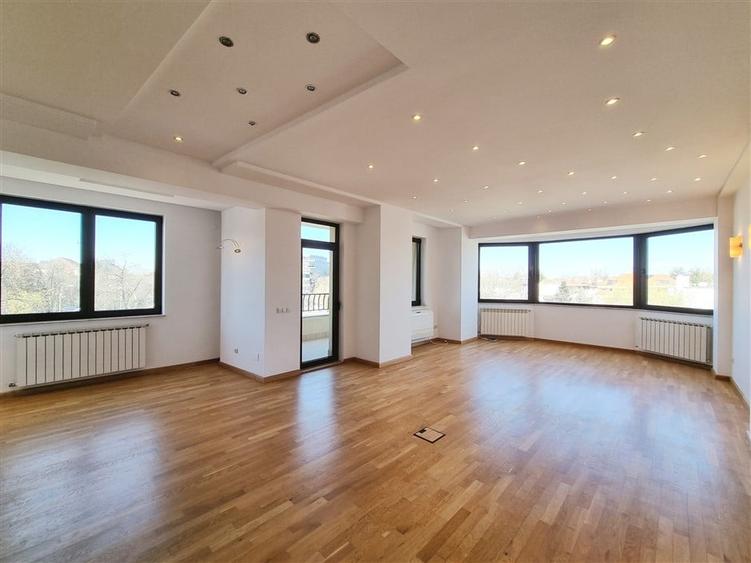 Unfurnished 3-Bedroom Apartment | Arch of Triumph - Kiseleff | Garage & Storage - 1