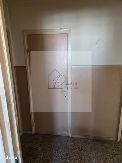Apartament cu 3 camere semidecomandat în Titan