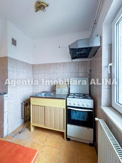 Garsonieră decomandată în Central