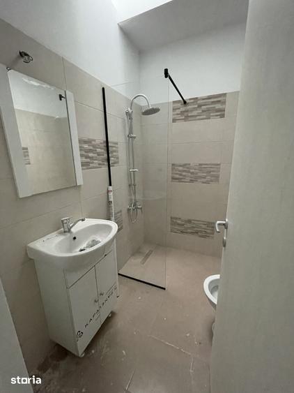 Casă cu 4 camere cu Teren 200 Mp în Dumbrăvița