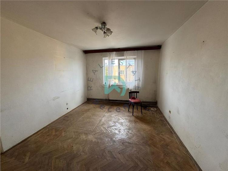 Apartament cu 2 camere semidecomandat în Florilor