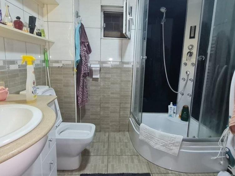 Casă individuală cu 4 camere cu Canalizare în Siderurgiștilor