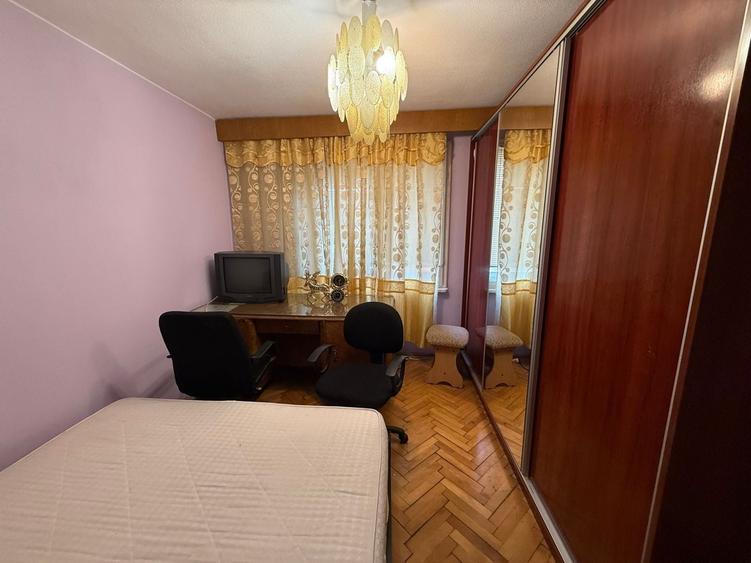 Apartament cu 4 camere semidecomandat, mobilat în Gorjului