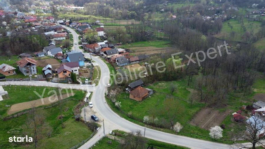 Casă cu 2 camere cu Teren 5800 Mp în Valea Danului