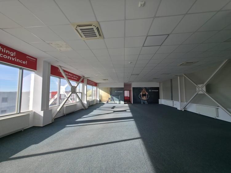 Spațiu comercial, de 996 mp, în Central
