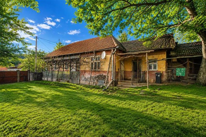 Casă cu 3 camere cu Teren 6221 Mp în Lemnia