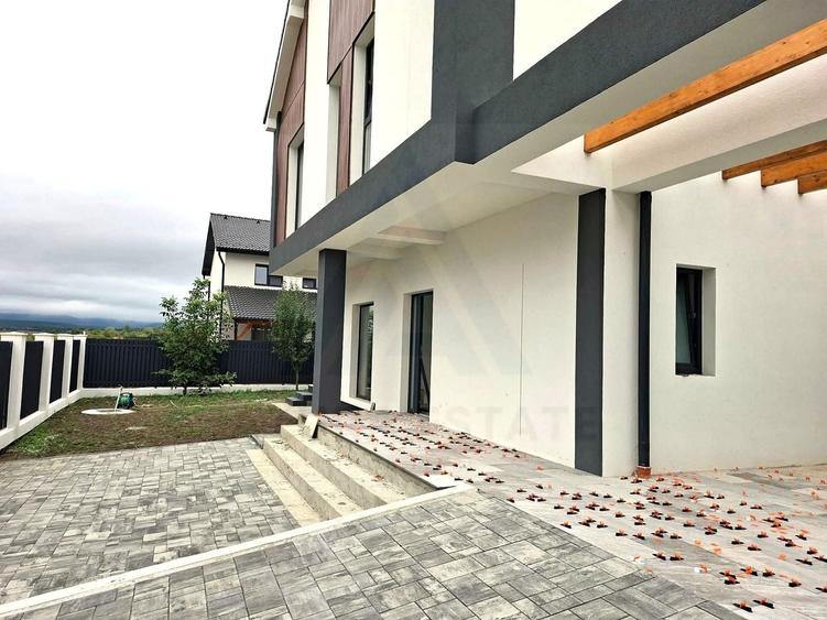 Casă individuală cu 4 camere cu Canalizare în Exterior Sud