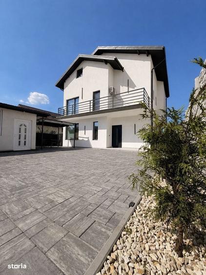 Casă cu 4 camere cu Teren 300 Mp în Central