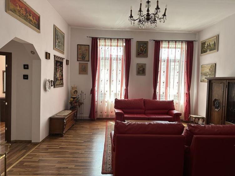 Apartament cu 3 camere decomandat în Central