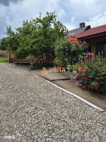 Casă cu 4 camere decomandat cu Teren 2300 Mp în Central