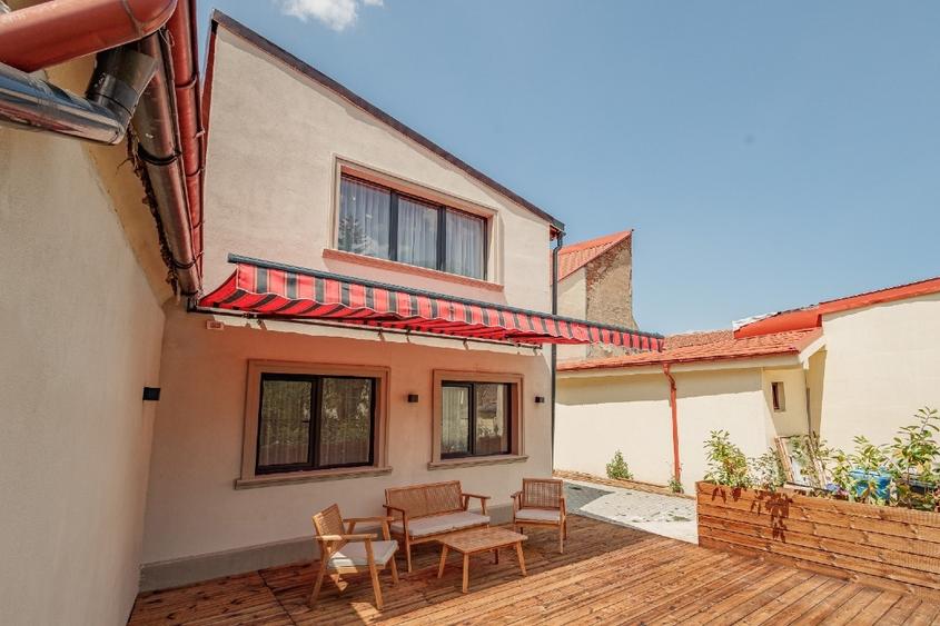 Casă individuală cu 2 camere cu Canalizare în Centrul Istoric