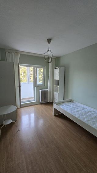 Apartament cu 4 camere decomandat în Lacul Tei