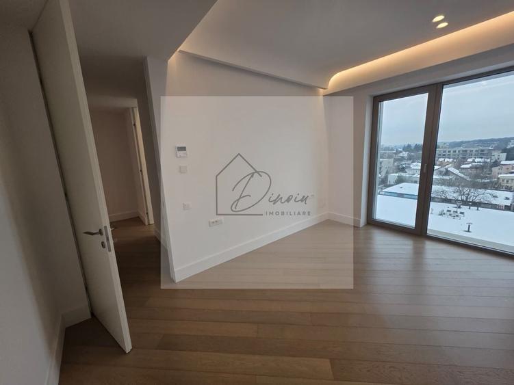 Apartament cu 4 camere decomandat, mobilat în Central