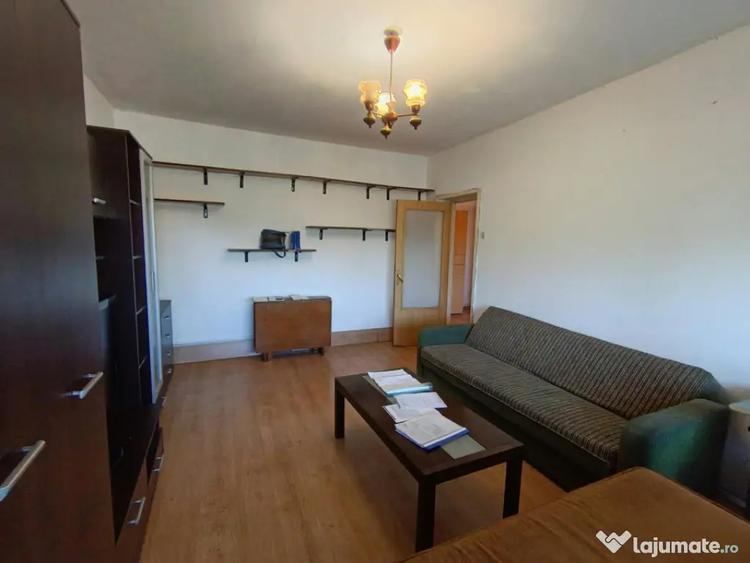 Apartament cu 3 camere decomandat în Săsar