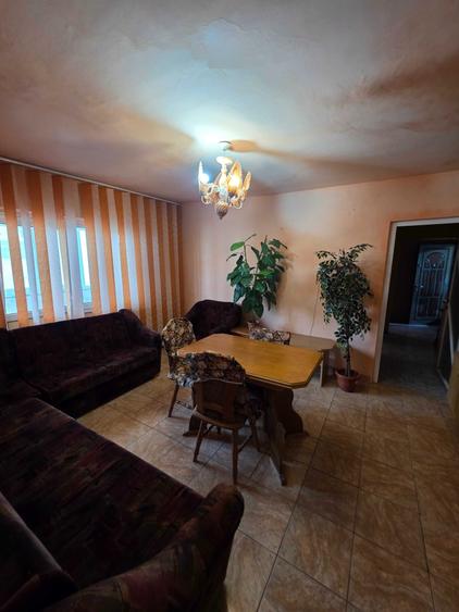 Apartament cu 3 camere semidecomandat în Central