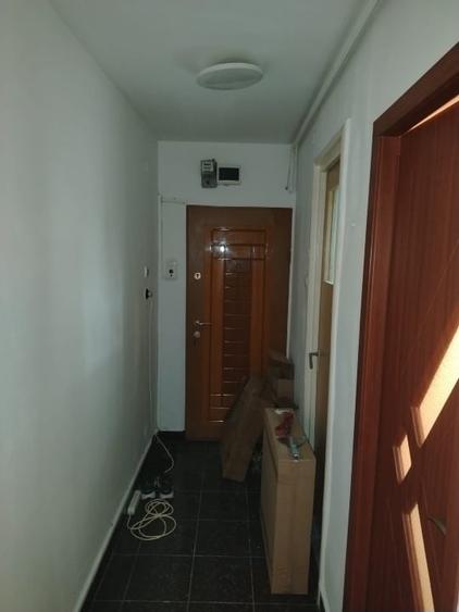 Apartament cu 2 camere nedecomandat, mobilat în Titan