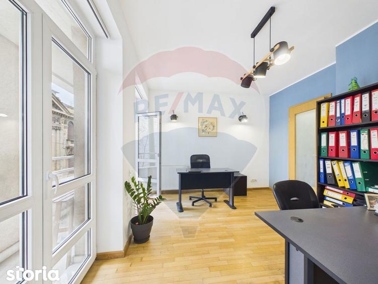 Apartament 4 camere recompartimentat din 3, P-ta Unirii | Parcare - 1