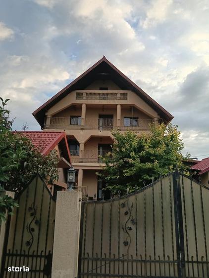 Casă cu 7 camere cu Teren 1090 Mp în Breaza