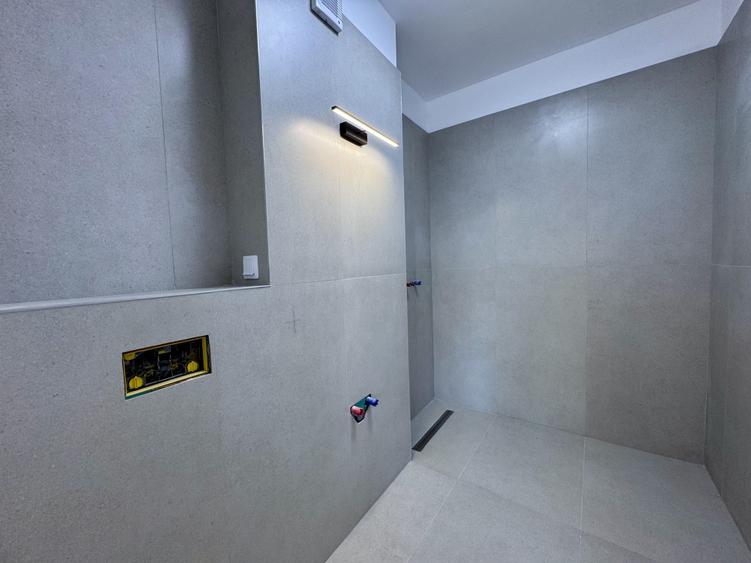 Apartament cu 3 camere semidecomandat în Florești